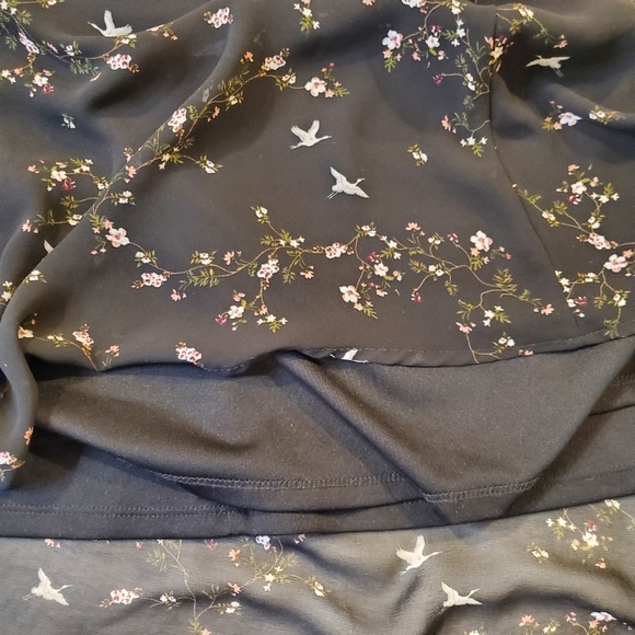 Torrid Plus Size 1 Black Floral/Bird Print Chiffon Ruffled Wrap Dress S/S Mini - Picture 6 of 8